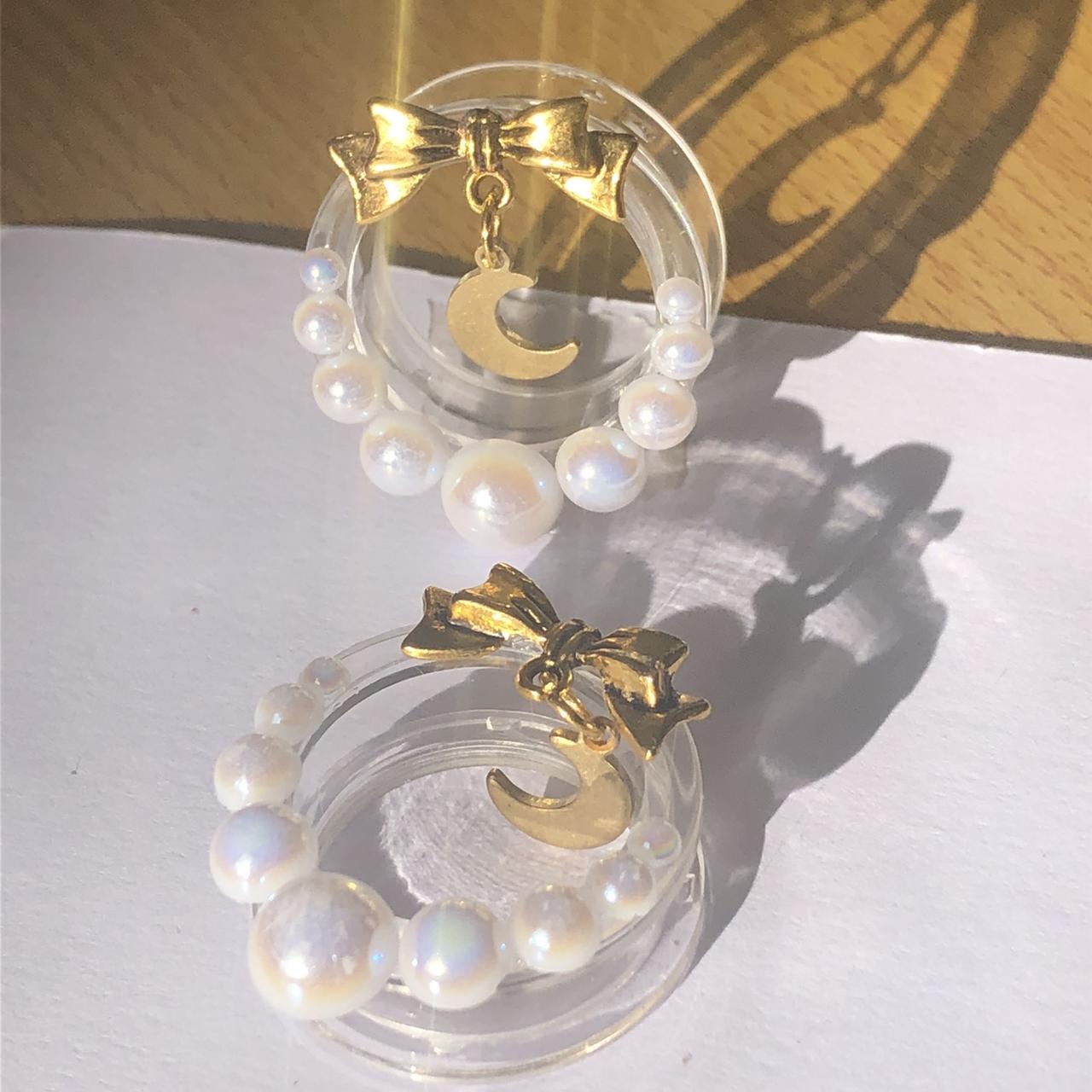 Description Acrylic screw back tunnels with pearls... Depop