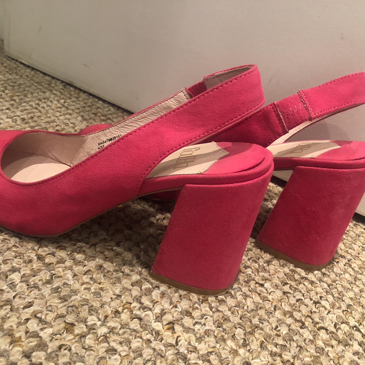 Pink heels 2024 size 4