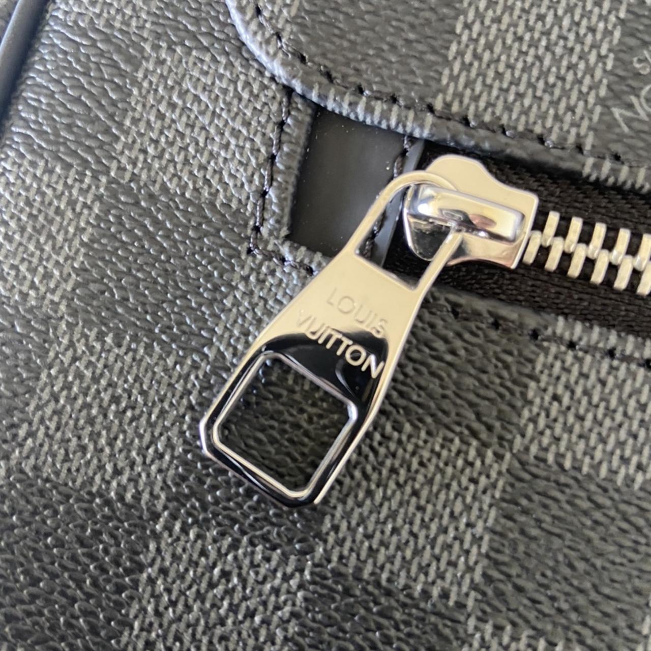 This is an authentic LOUIS VUITTON Damier Graphite - Depop