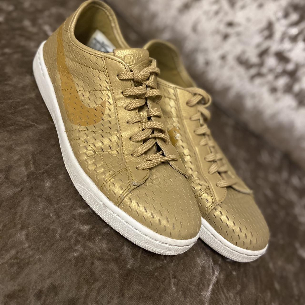 nike gold tick trainers