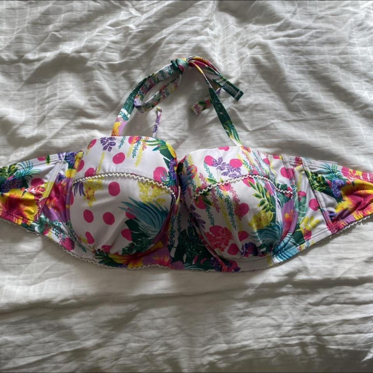 Floozie Frost French bikini top Size: 36G Padded... - Depop