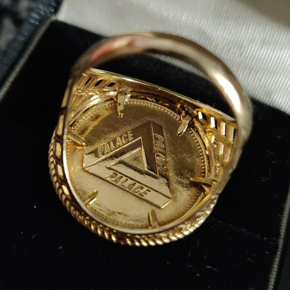 Palace we are sale 1 sovereign ring