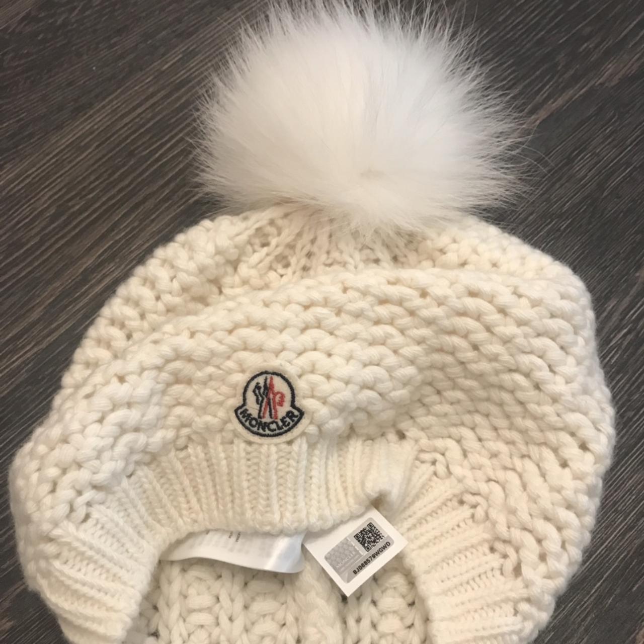 Cream on sale moncler hat