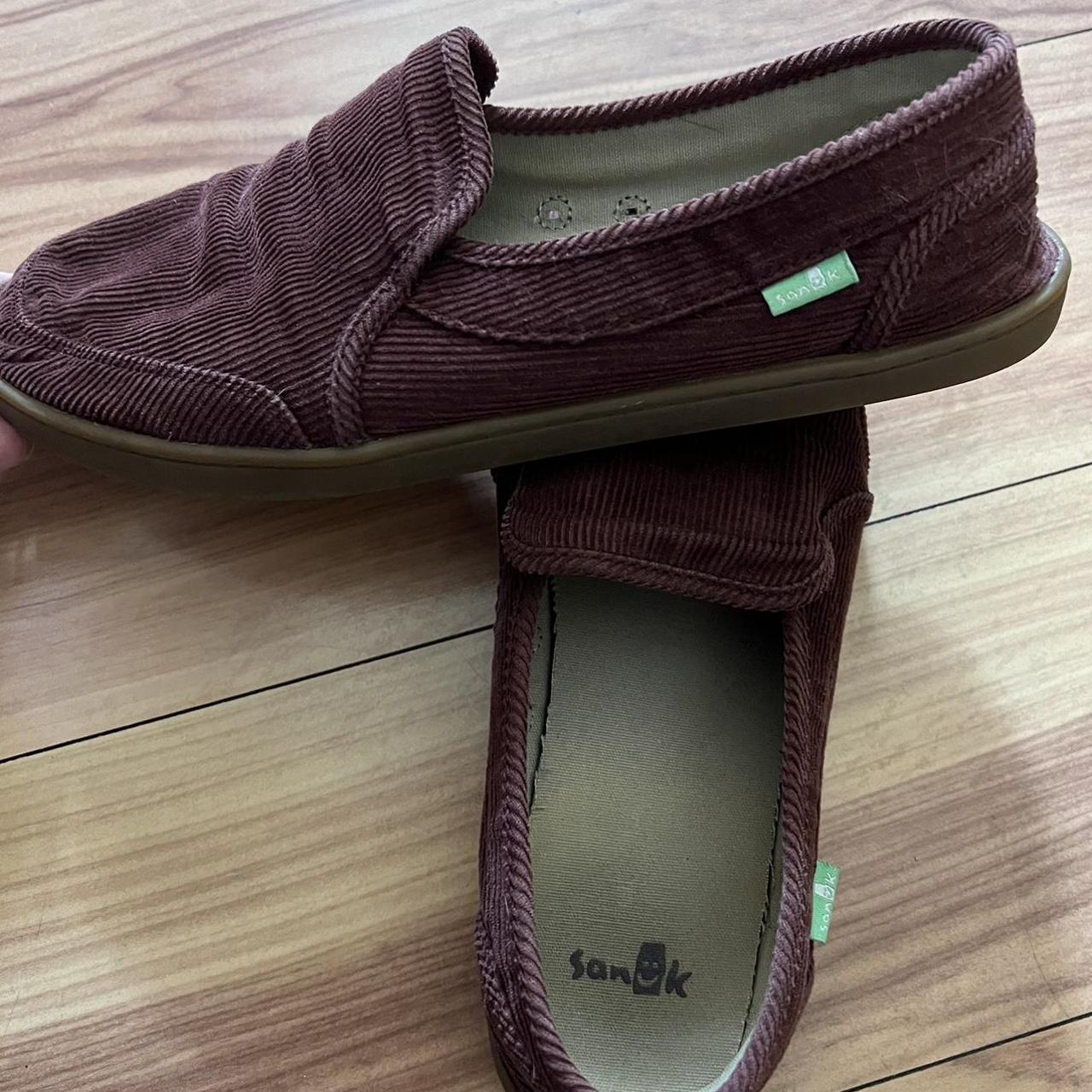 sanuk women's black slip on