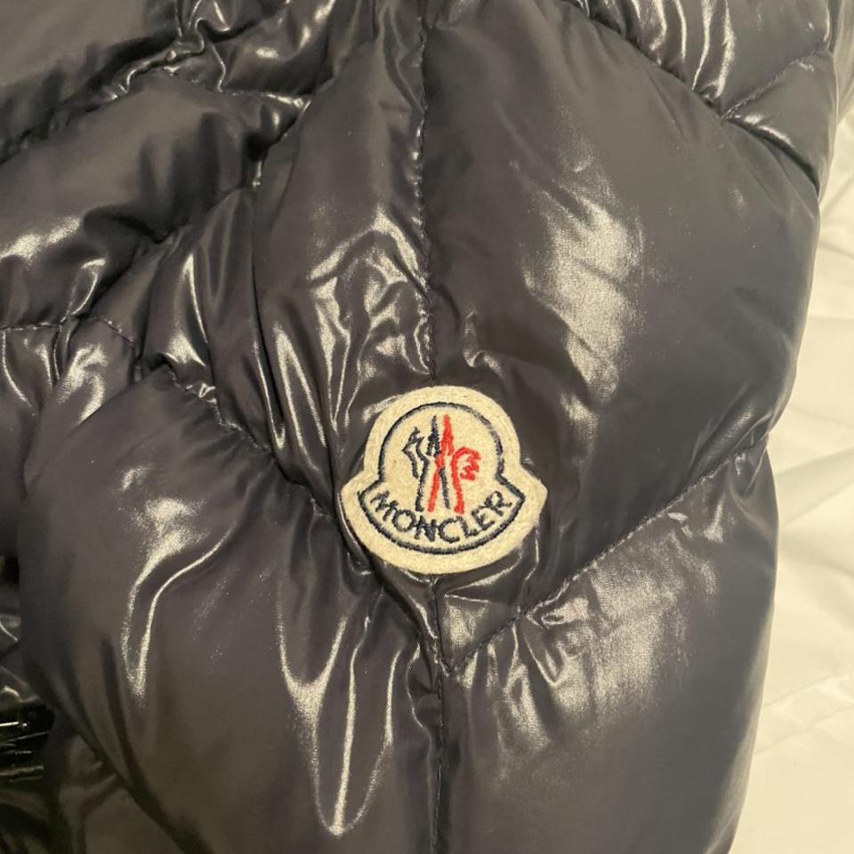 Padded jackets Moncler - Akebia glossy puffer hooded jacket -  C2093469480568950462