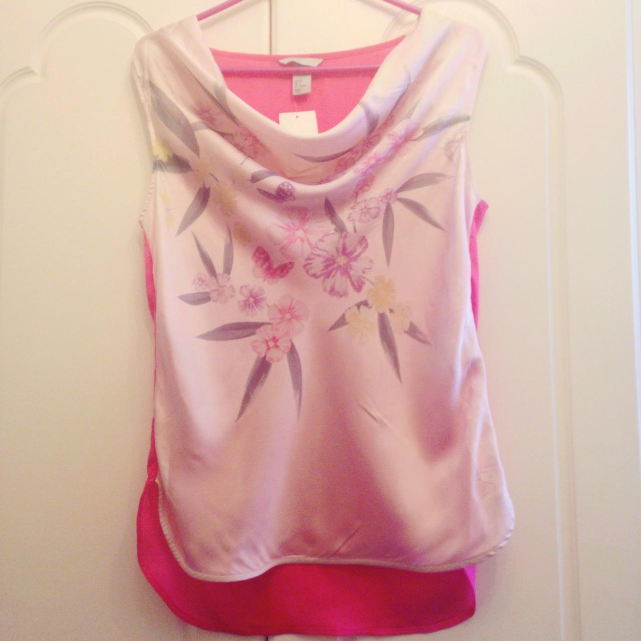 Pretty floral top from H&M. Brand new, with tags.... Depop