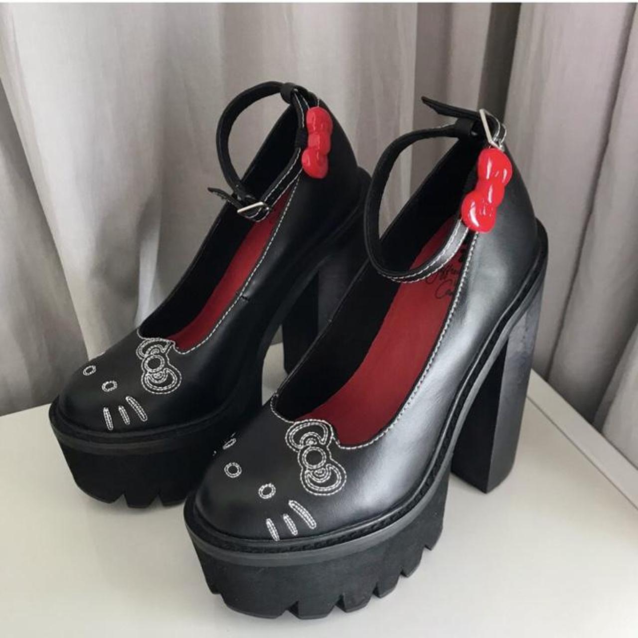 platform hello kitty