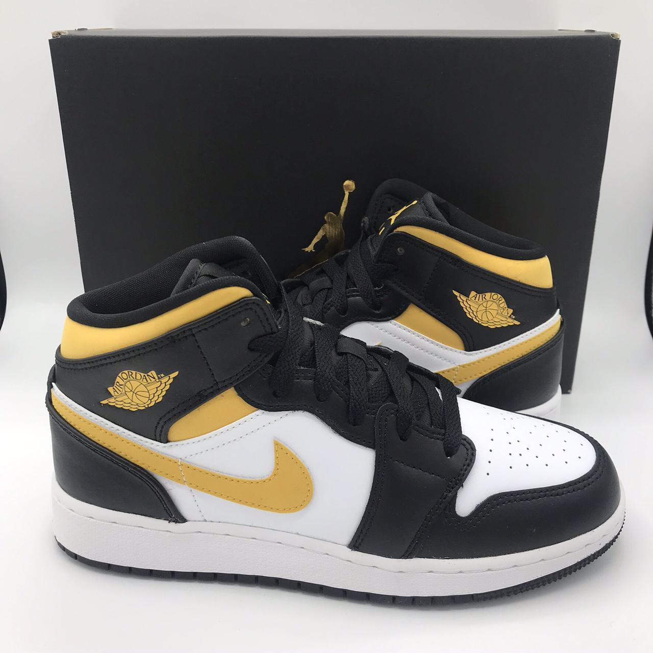 air jordan 1 mid black white pollen