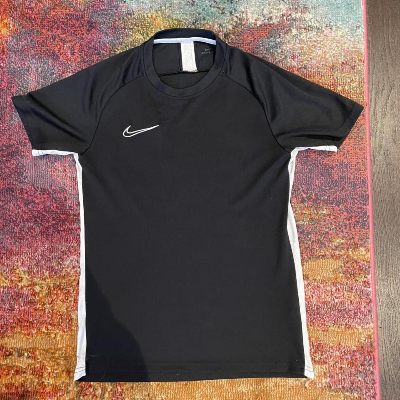 Nike DriFit Black Mens T-Shirt SMALL - Depop