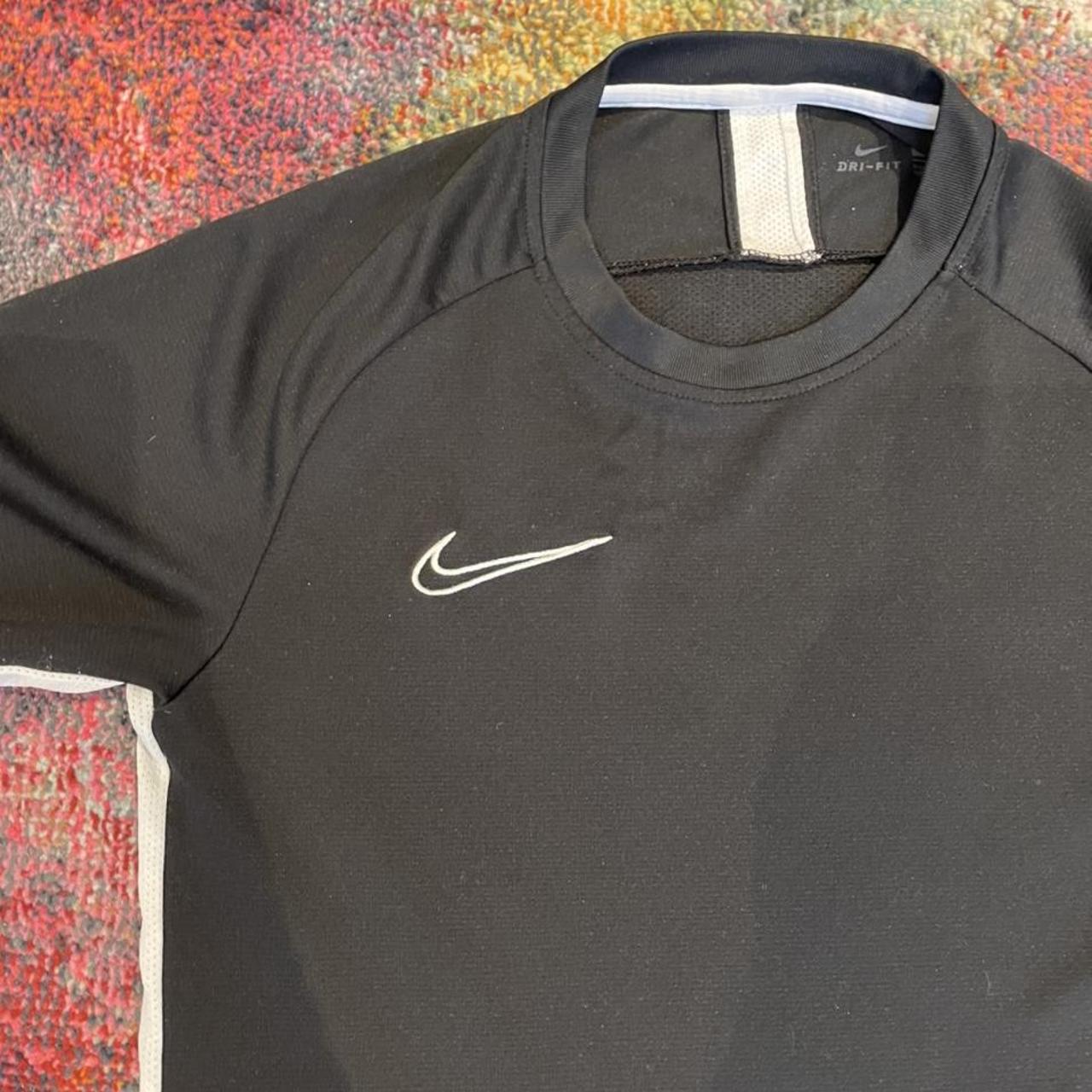 Nike DriFit Black Mens T-Shirt SMALL - Depop