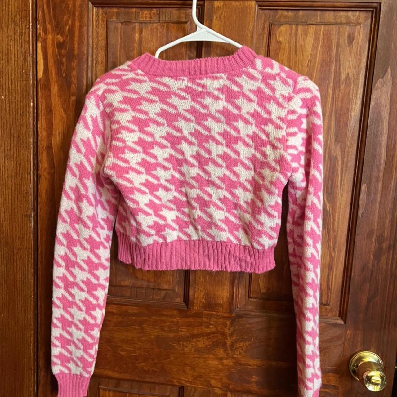 Pink knit houndstooth cropped cardigan size M... Depop