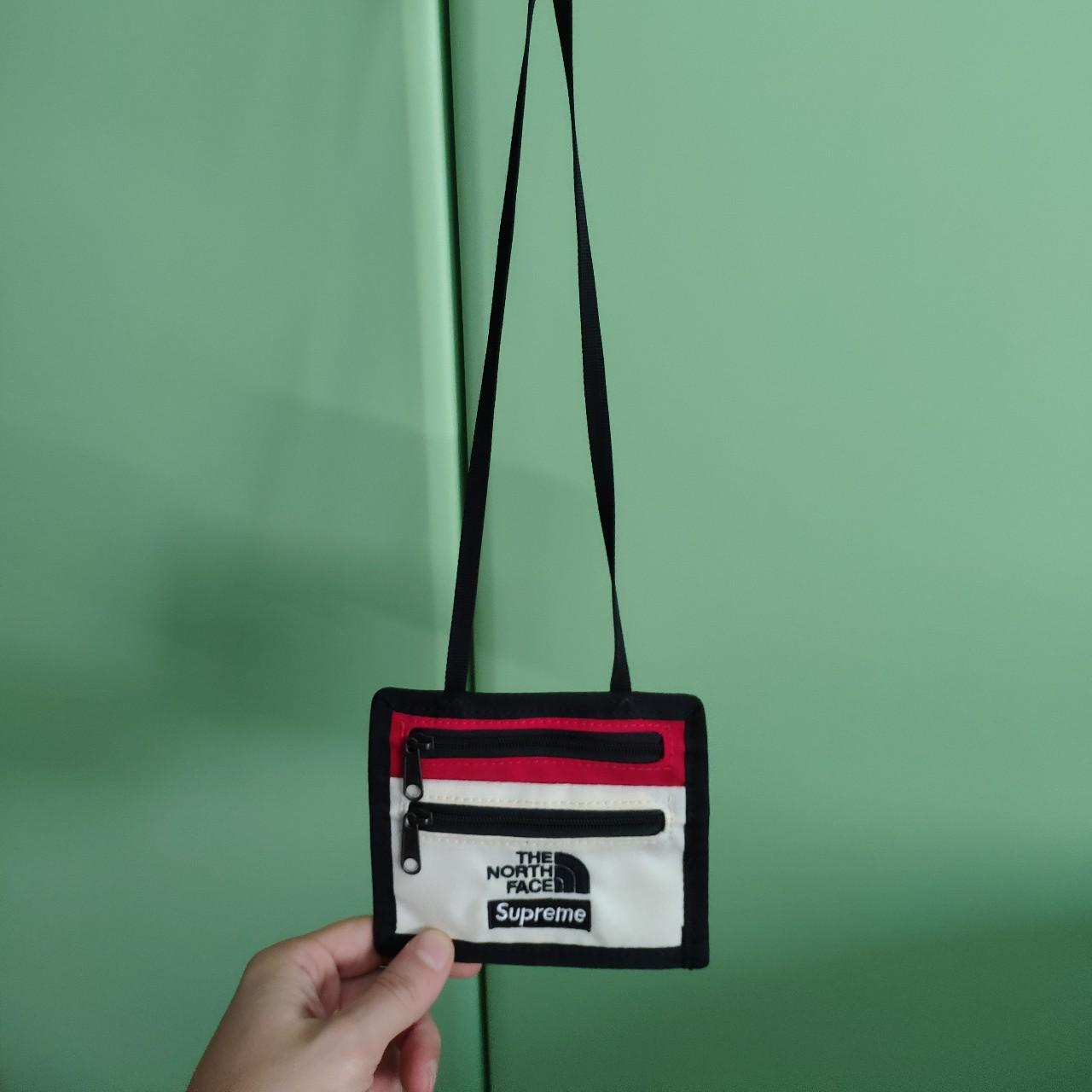 Supreme x The North face travel wallet, Condition...