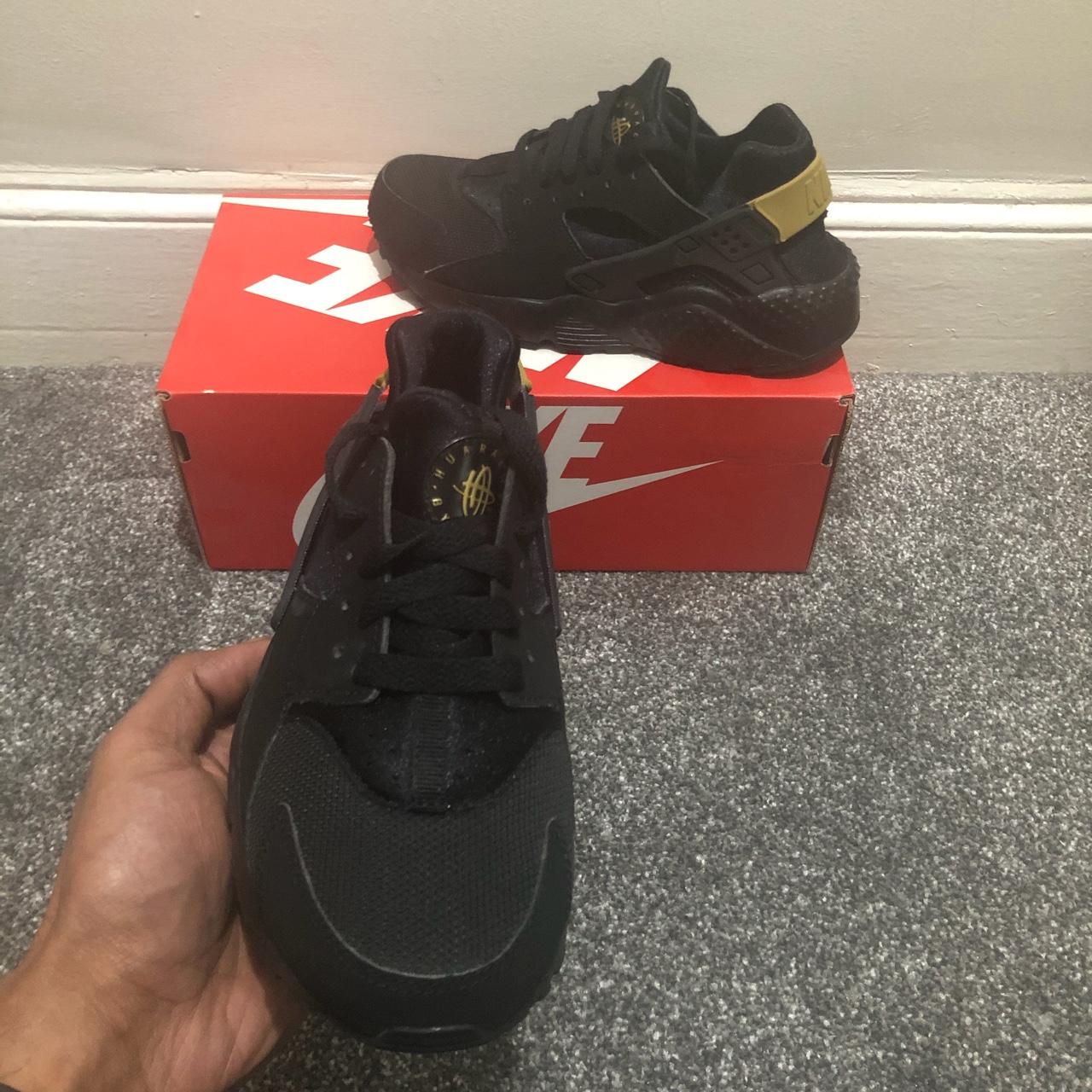 Nike huarache black shop and gold uk