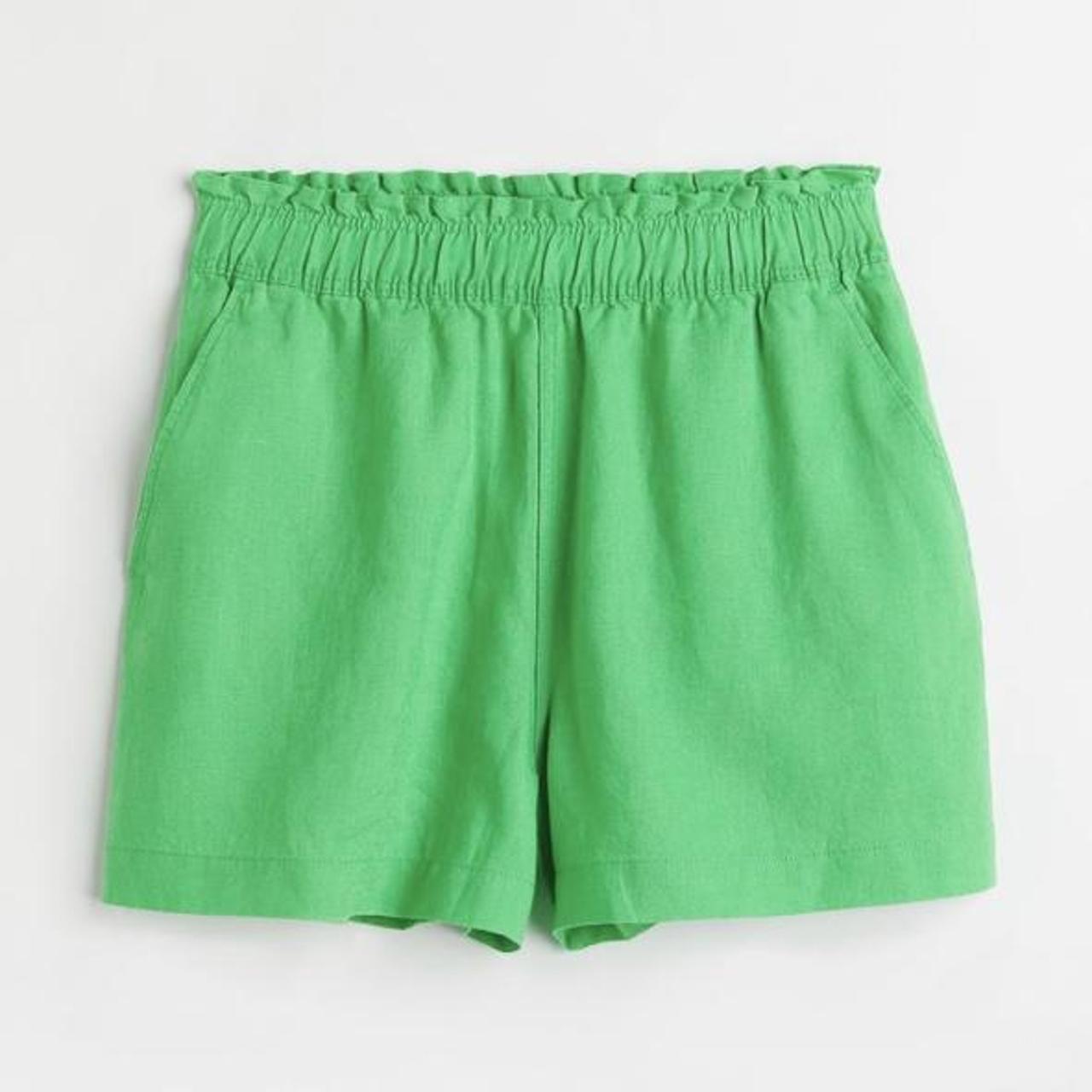 H&M Women's Green Shorts Depop