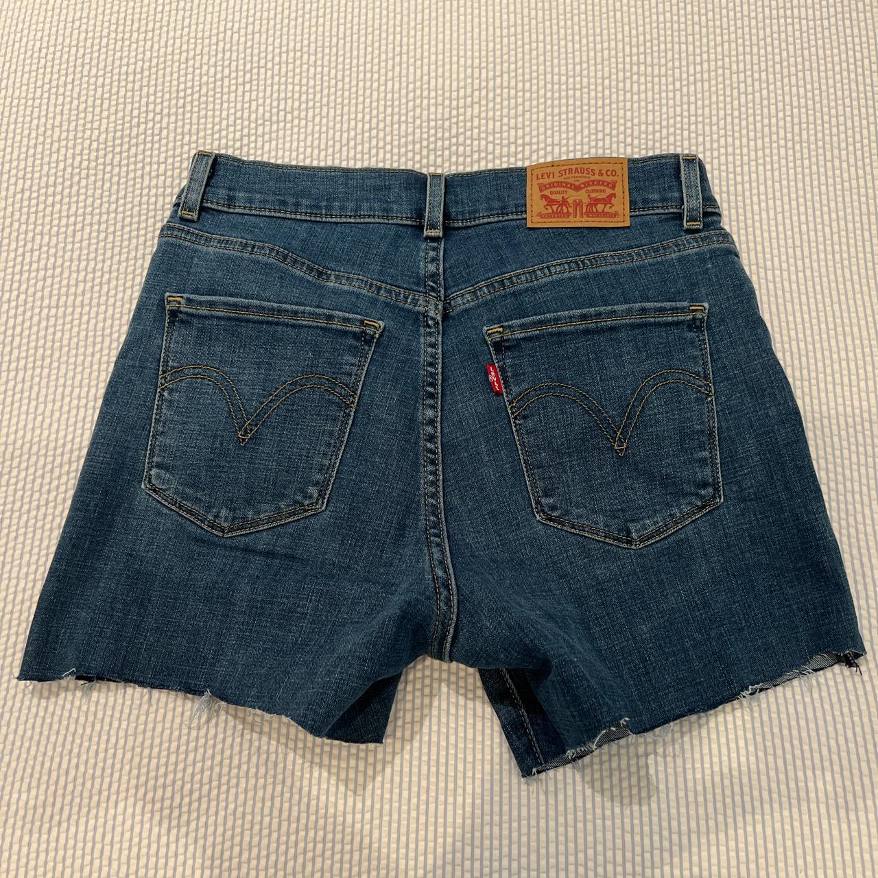 Levi's Women's Shorts | Depop