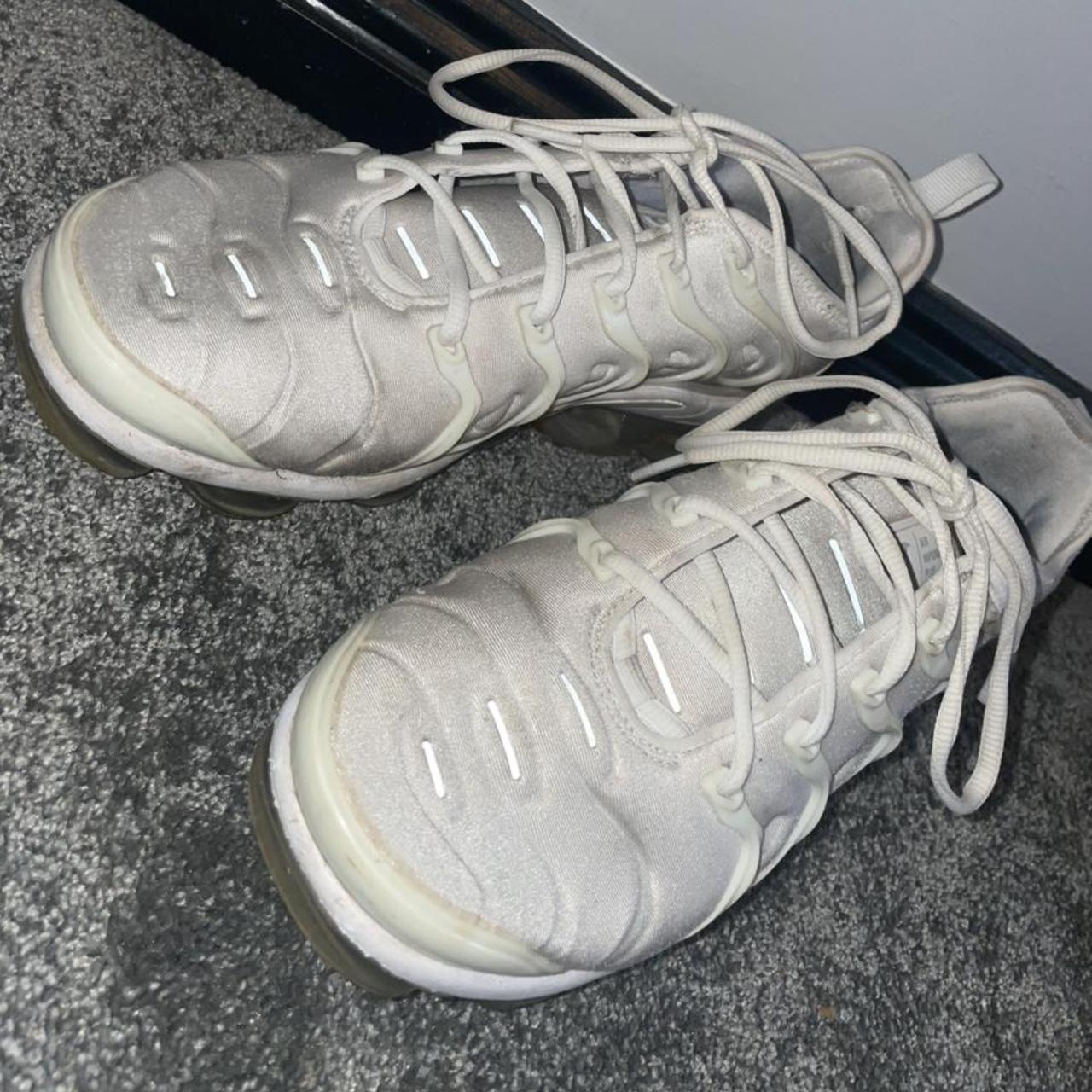 Vapormax plus clearance white grey