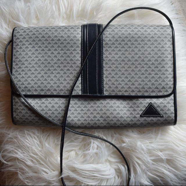 Vintage Liz Claiborne Purse, GREEN Faux Leather Small Handbag, Ladies  Fashion | Small handbags leather, Handbag, Purses