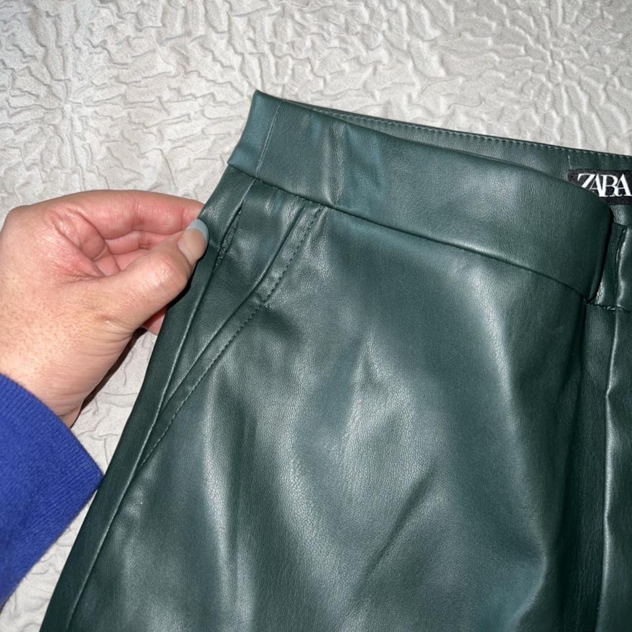 Green faux leather pants Zara #fauxleather - Depop