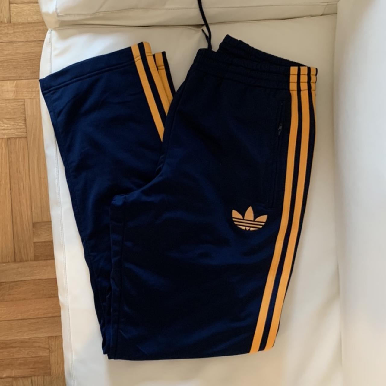 Tuta Pantalone Adidas Blu Notte E Bande Arancioni.... - Depop