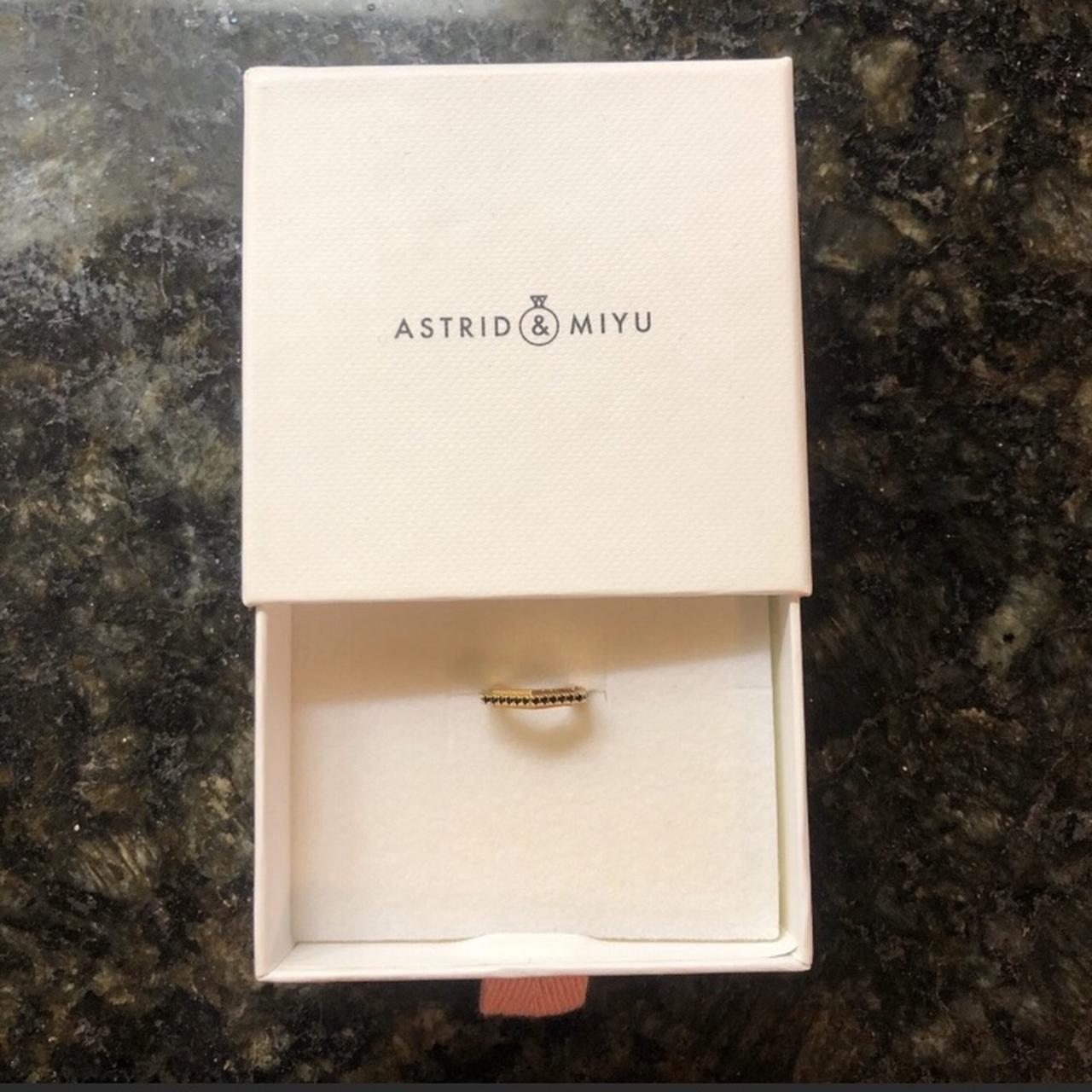 Astrid & Miyu Women's Gold and Black Jewellery (4)