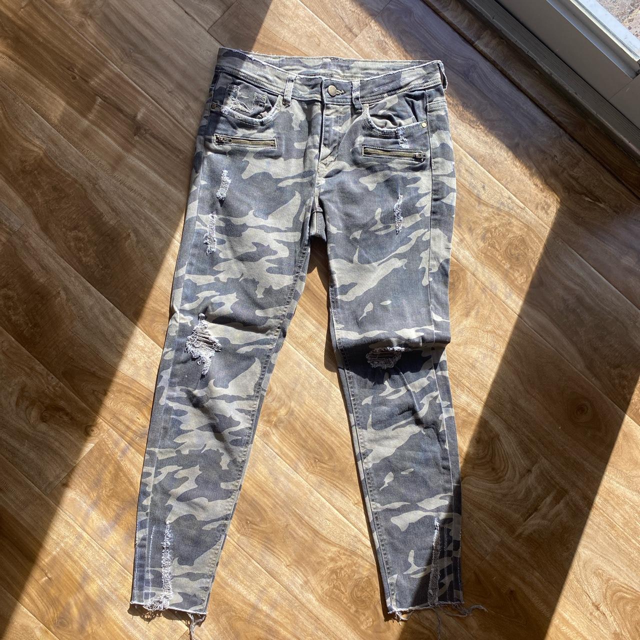 ZARA SKINNY CAMO JEANS WITH RIPS AND ZIPPER Depop
