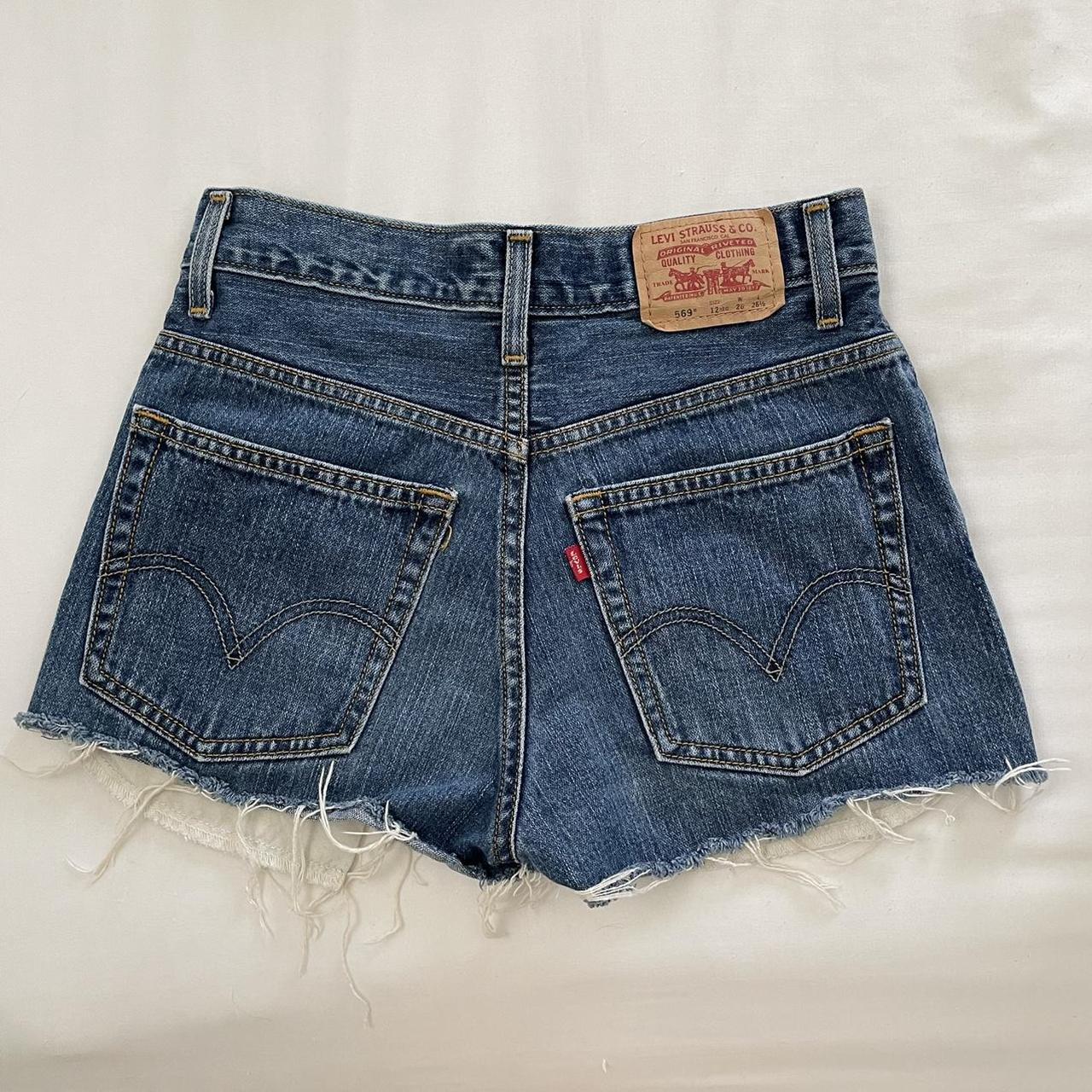 levi shorts repop, just dont fit me anymore 26 waist Depop