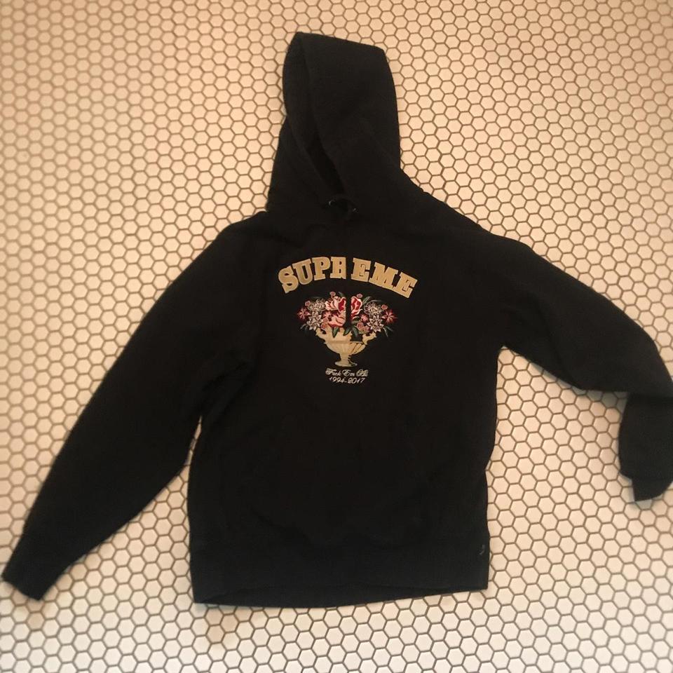 Supreme black centerpiece hoodie from fw17. Amazing