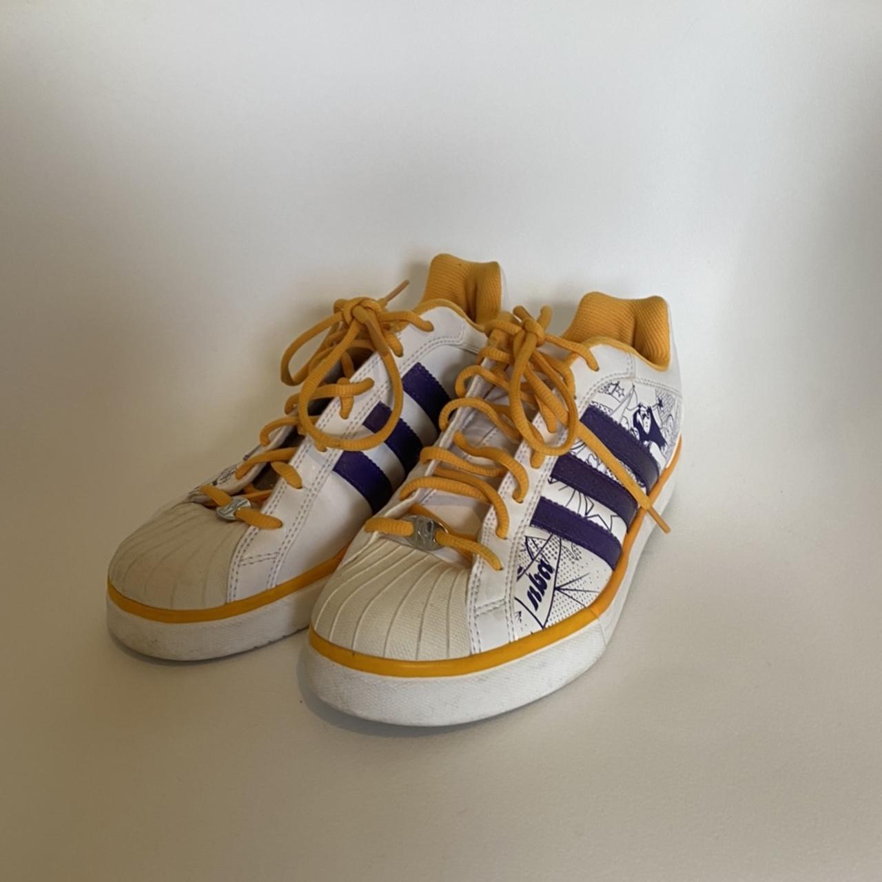 Oprør Ged Tålmodighed ADIDAS LAKERS SHOES These shoes fit an 8.5 men's... - Depop