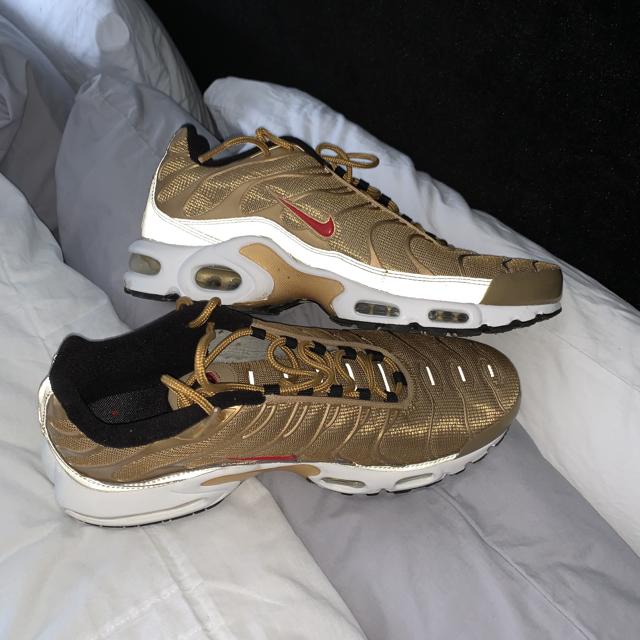 Air max plus gold clearance outfit