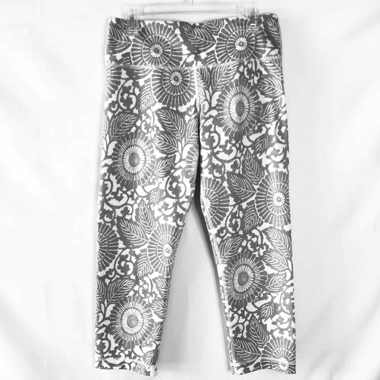 Lululemon Women's Grey and White Leggings | Depop