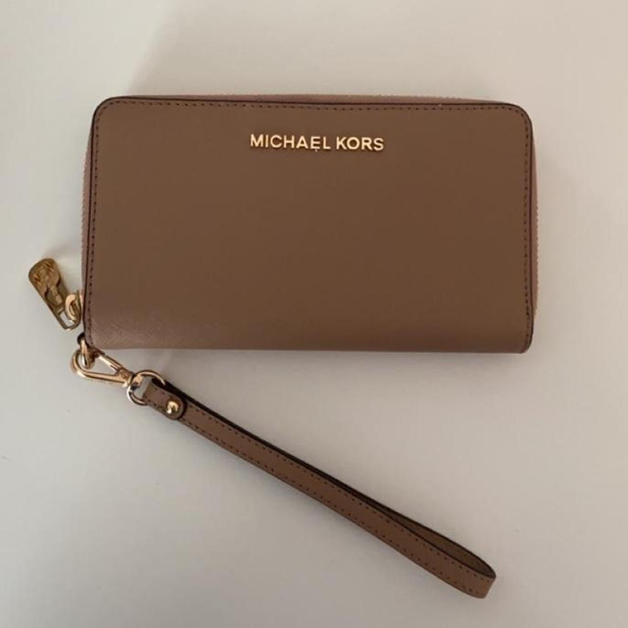 Michael Kors Wristlet wallet! #michaelkors #wallet - Depop