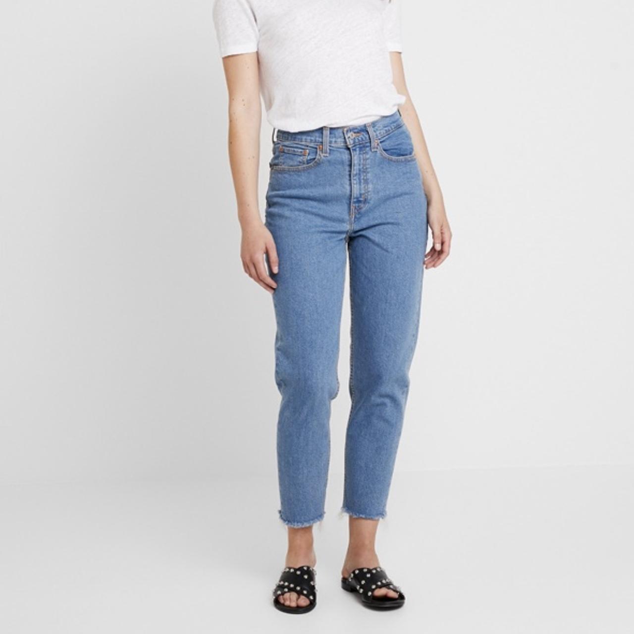 Vendo jeans LEVI’S modello MOM JEAN - colore:... - Depop