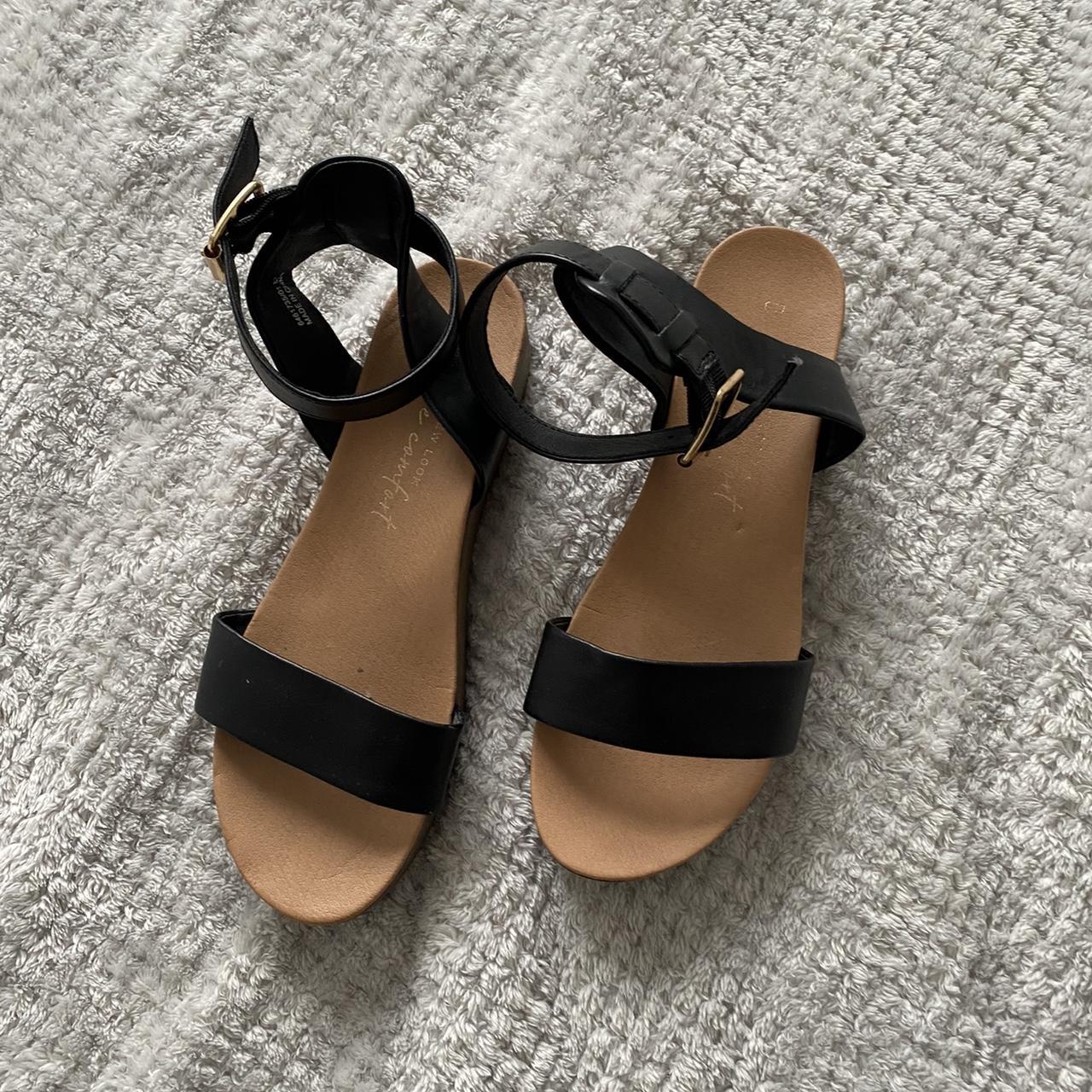 New Look Women's Black Sandals | Depop