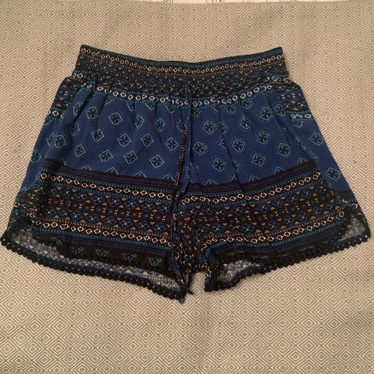 Hollister fabric shorts 💚💙 Super cute i love them so... - Depop