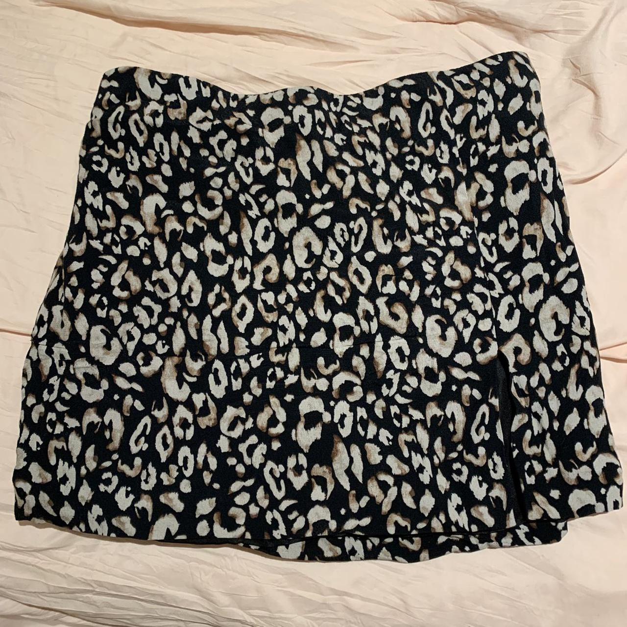 H&M leopard print skirt! 🤎 luv this skirt but it’s a... - Depop