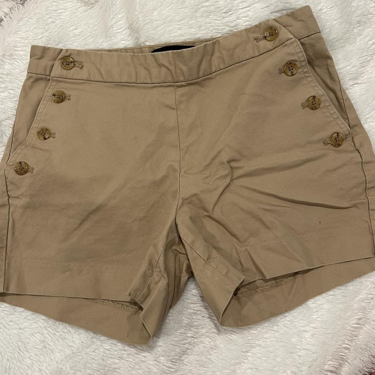 banana republic khaki shorts very flattering and... Depop
