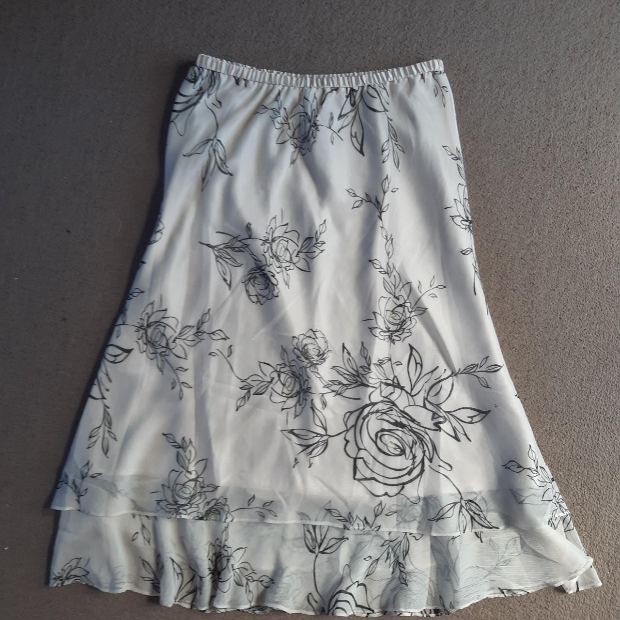 Jacques Vert Women's Cream and Black Skirt | Depop