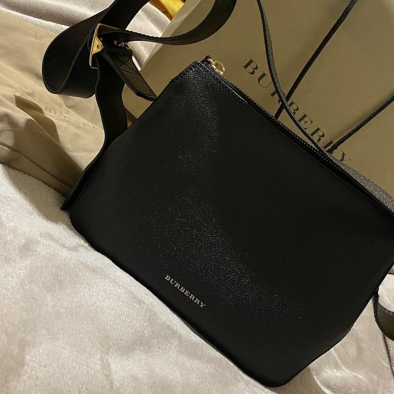 Burberry Women's Black and Cream Bag | Depop