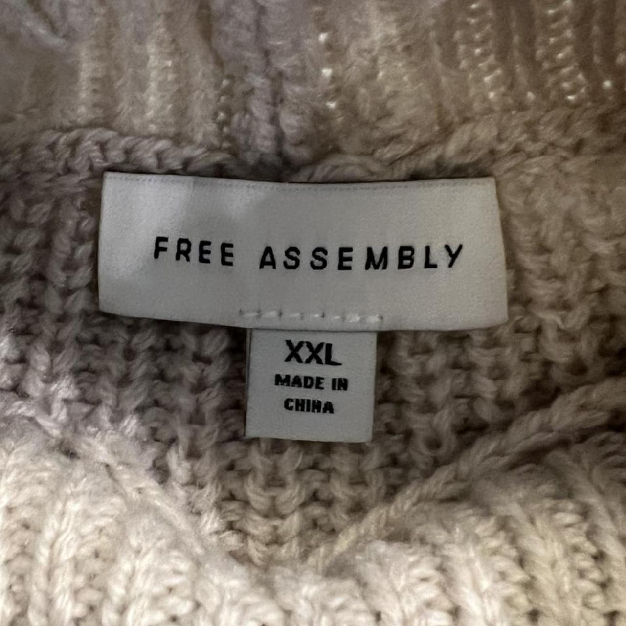 Free Assembly Women's Cream and Tan Jumper (3)