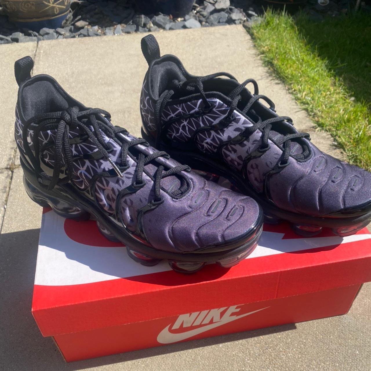 grey and white vapormax plus