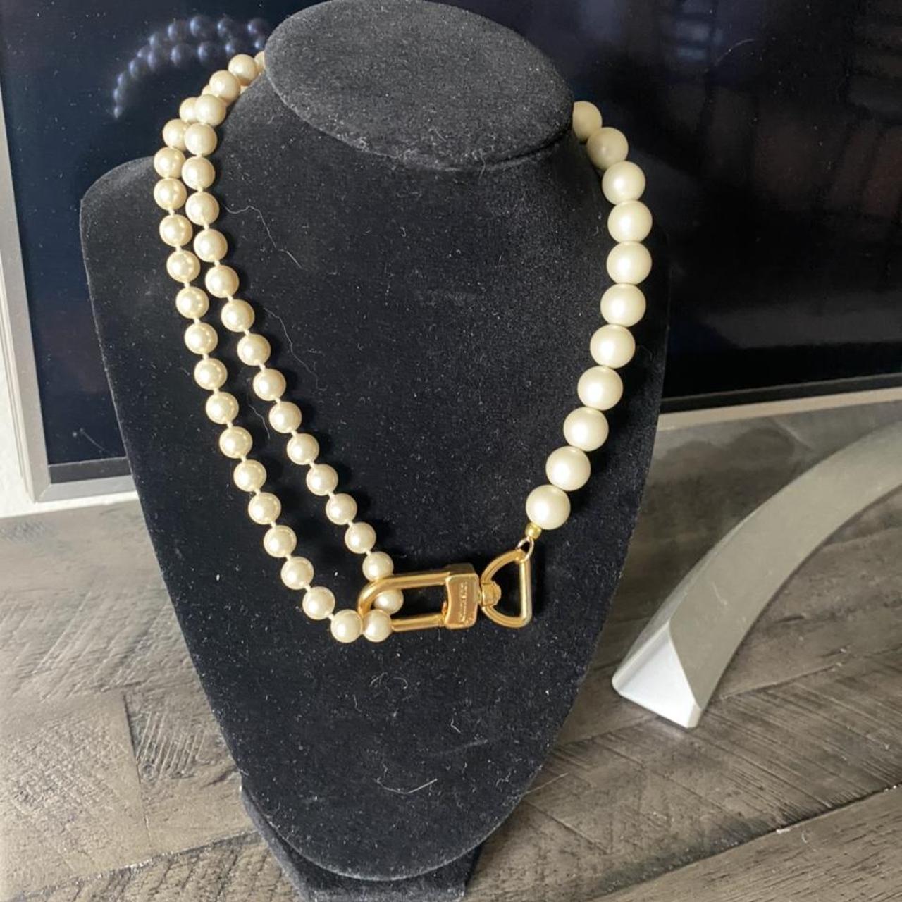 Louis-Vuitton-Pearl-Necklace