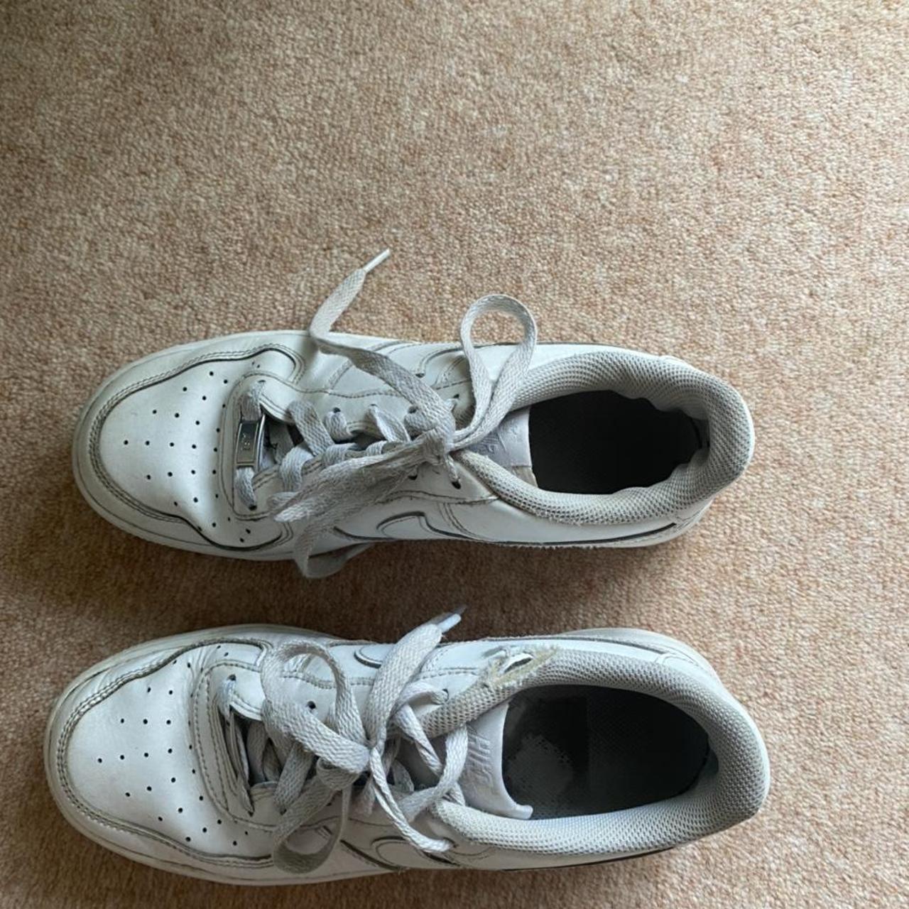size 5 white nike trainers