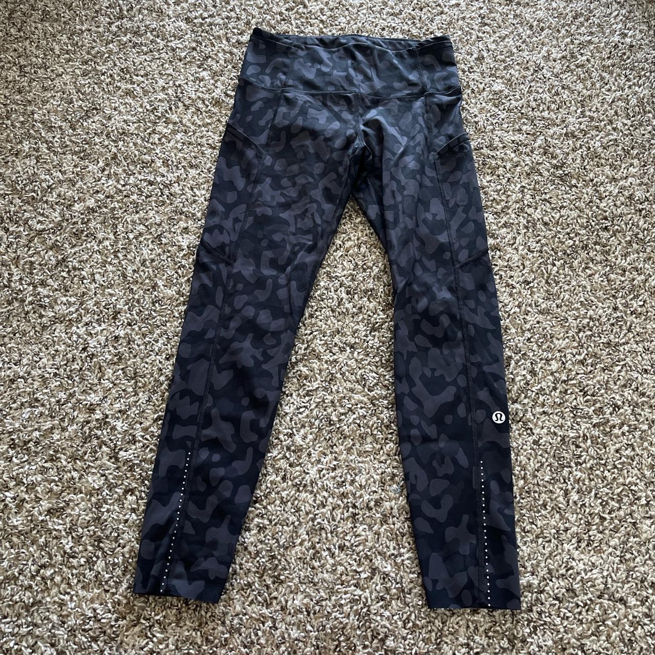 Lululemon leggings reflective patterned black Size 4 
