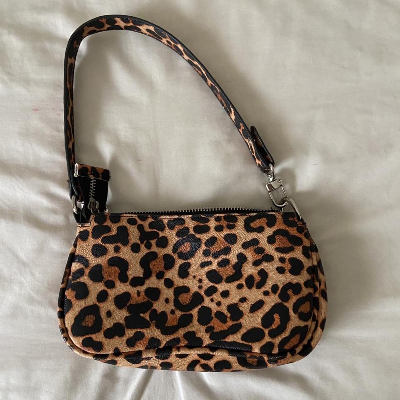 Cheetah print purse with chain, not branded In... - Depop