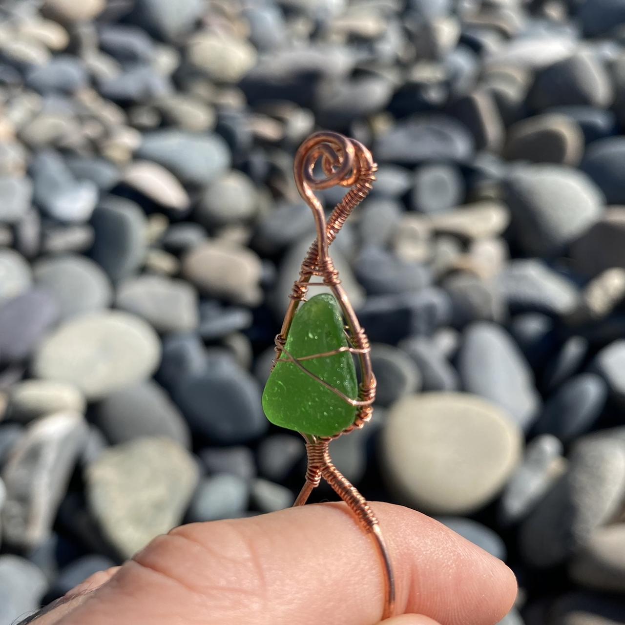 A bunch of wire wrapped roach clips I made ❤️ : r/StonerEngineering