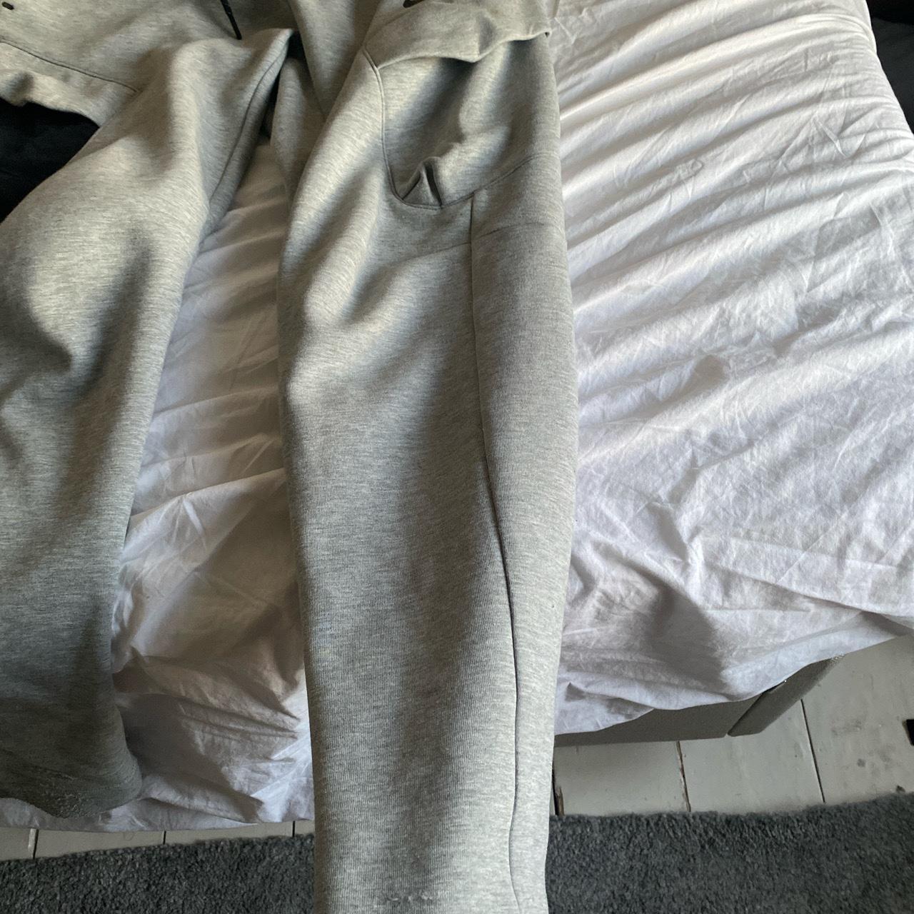 white nike cargos