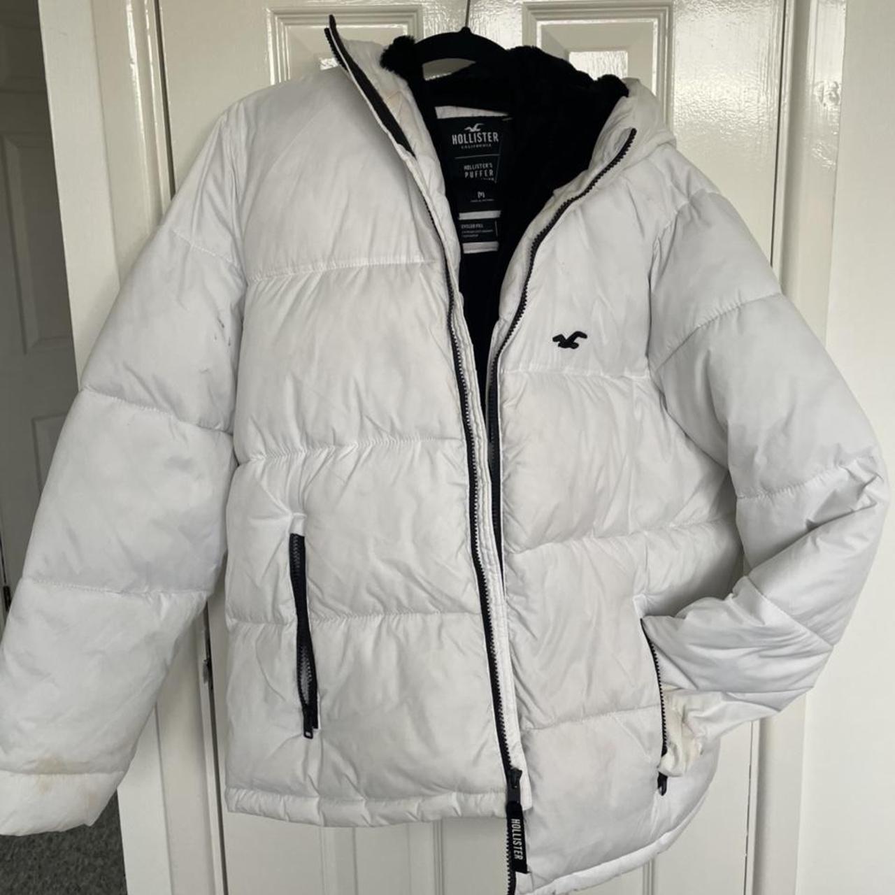 Hollister white puffer jacket with fur lining, Very