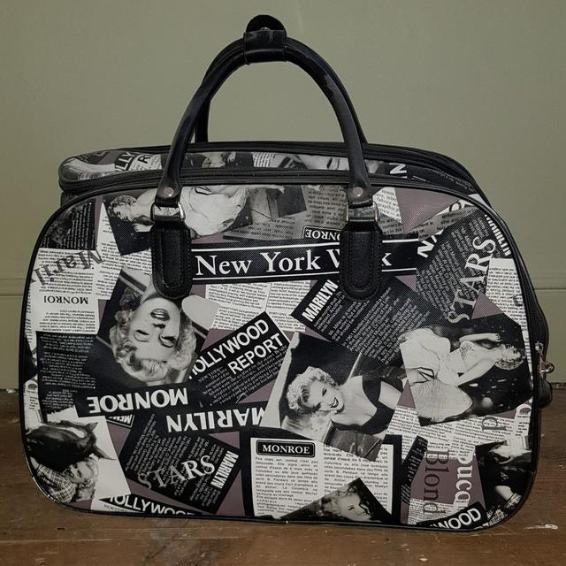 Licensed Marilyn Monroe Forever Beatutiful Bag & Wallet Set