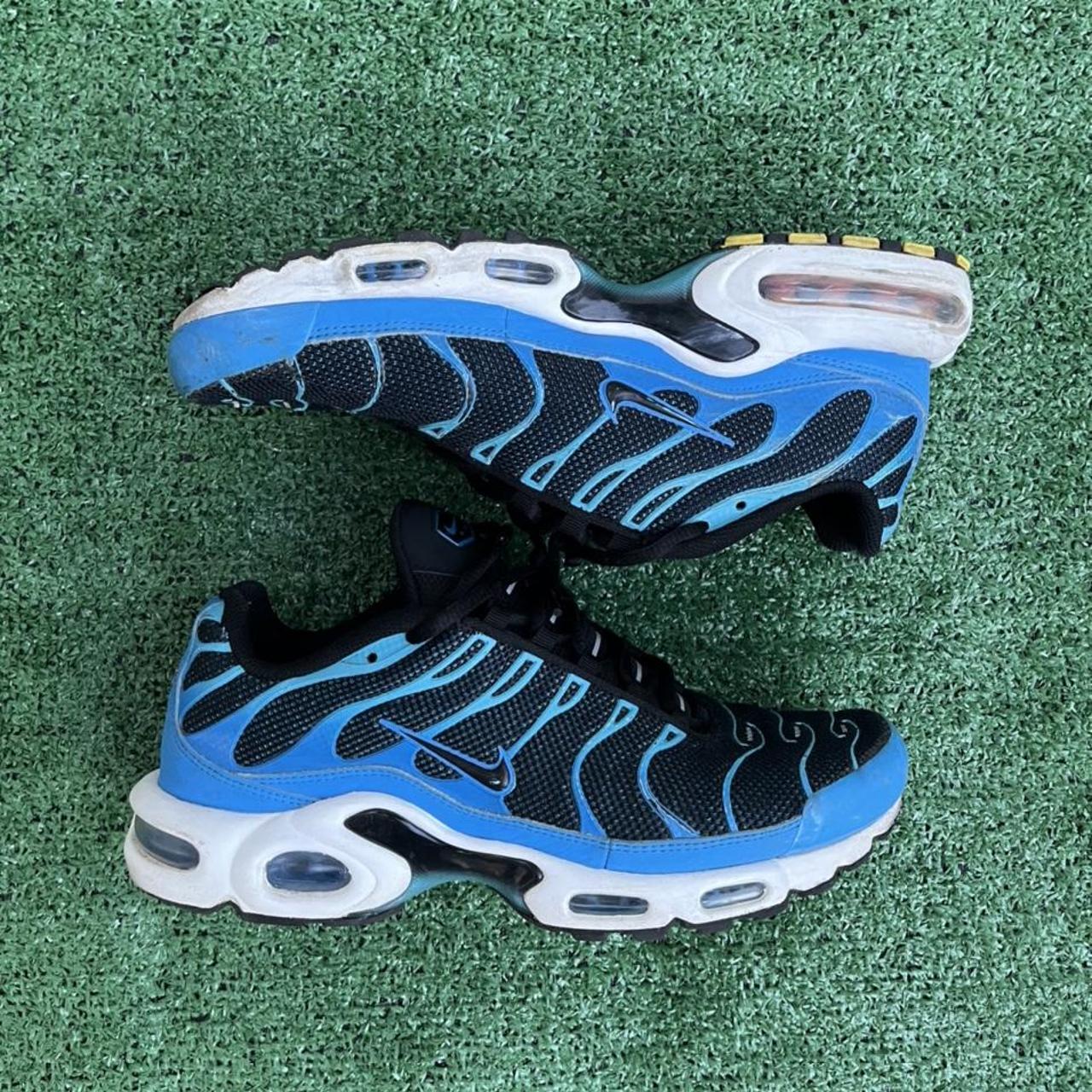 Air max plus men's hotsell black/university blue