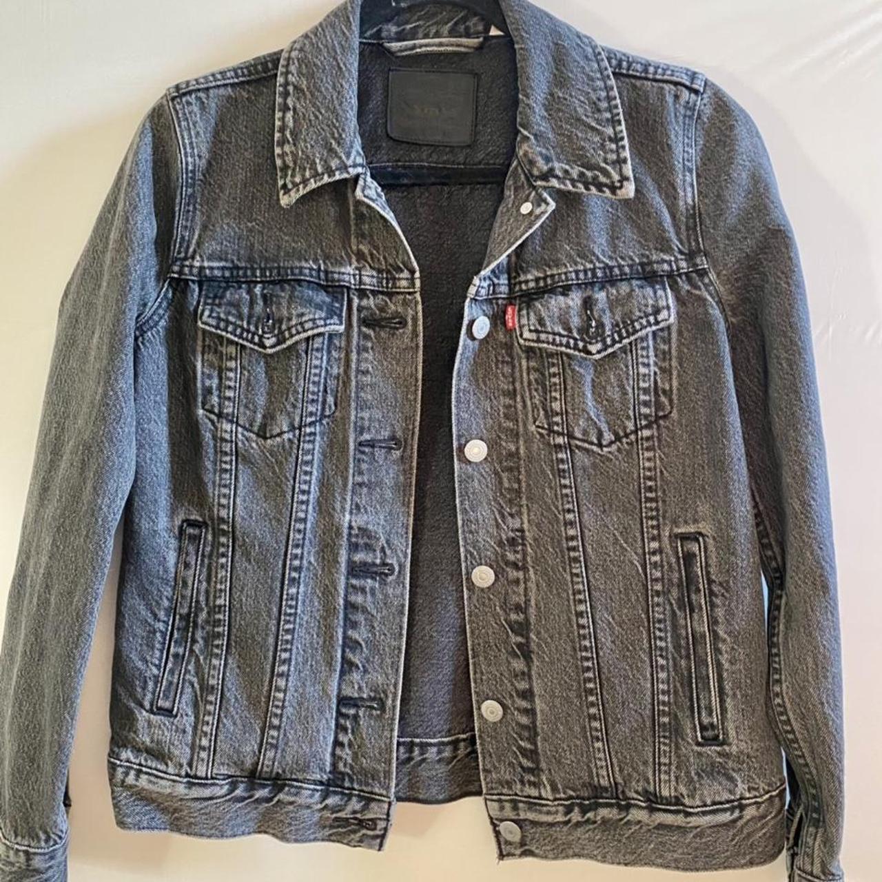 Levi's Women's Black and Grey Jacket | Depop